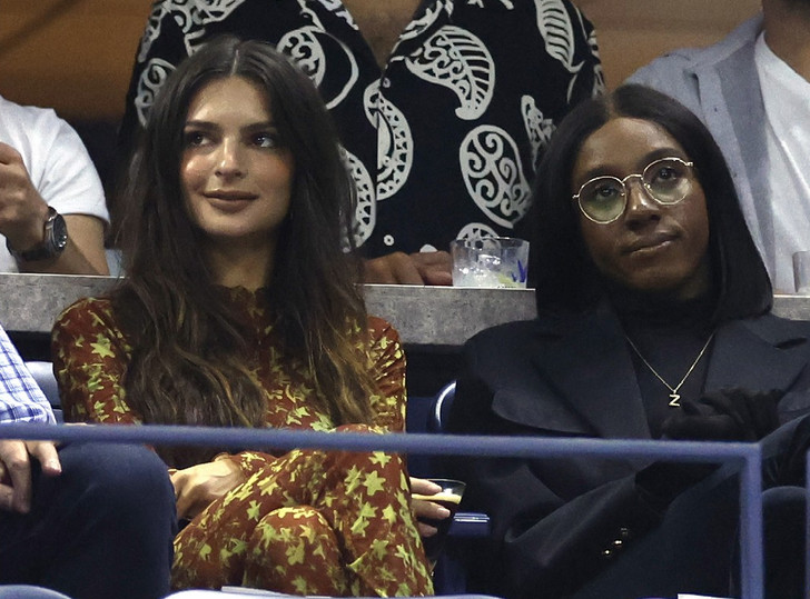 Эмили Ратаковски впервые прокомментировала развод и подтвердила, что готова к новым свиданиям