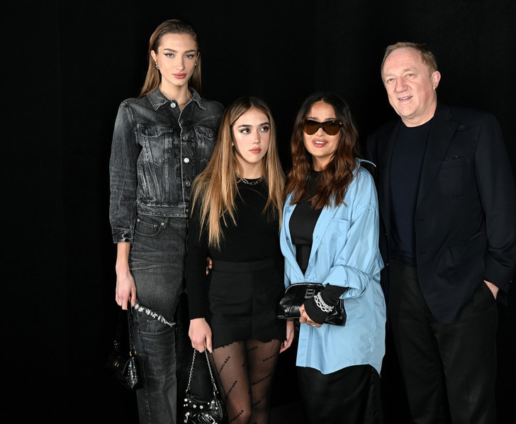 Невероятные дочери Сальмы Хайек: редкий выход актрисы вместе с супругом и детьми на показе Balenciaga