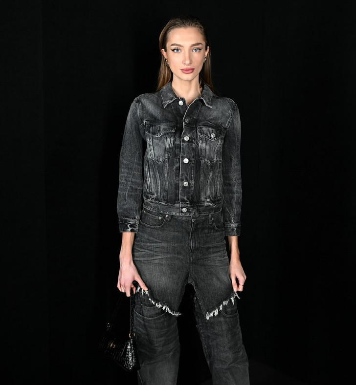 Невероятные дочери Сальмы Хайек: редкий выход актрисы вместе с супругом и детьми на показе Balenciaga