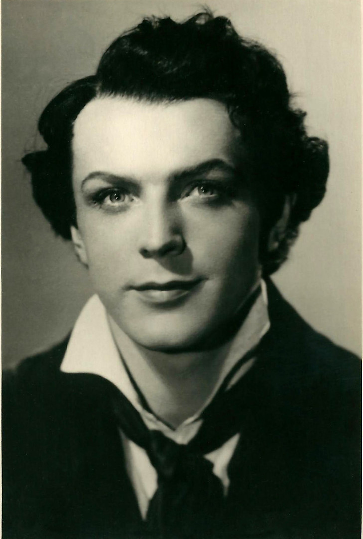 Олег Стриженов