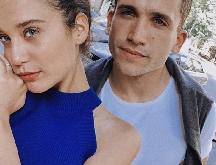 Звезды сериала «Бумажный дом» расстались после двух лет отношений