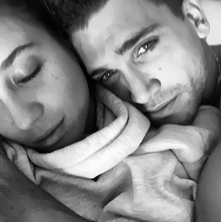 Звезды сериала «Бумажный дом» расстались после двух лет отношений