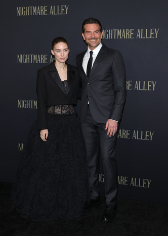 Любовный треугольник: роковая Ирина Шейк на одной вечеринке со Стеллой Максвелл и Брэдли Купером