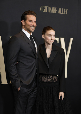 Любовный треугольник: роковая Ирина Шейк на одной вечеринке со Стеллой Максвелл и Брэдли Купером