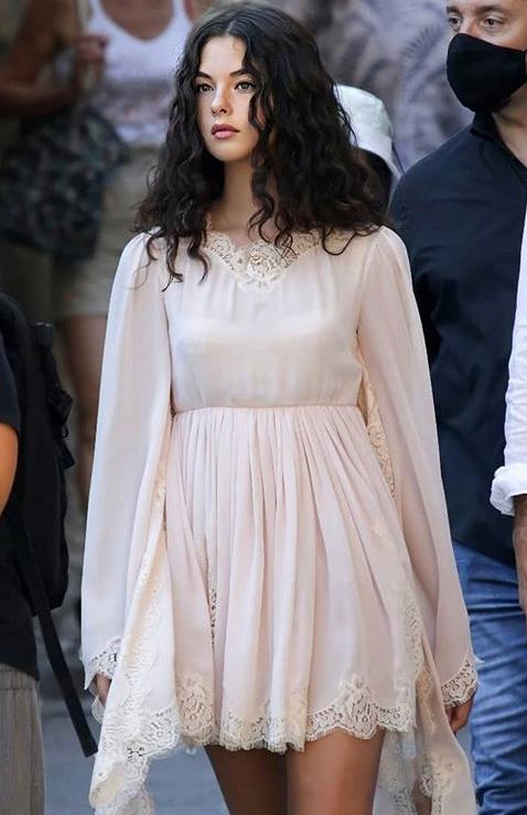 От этой пары невозможно отвести глаз: с кем встречается дочь Моники Беллуччи и Венсана Касселя