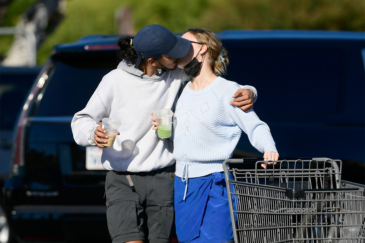 Тимоти Шаламе, прощай: страстные поцелуи Лили-Роуз Депп с французским рэпером. Новое появление пары