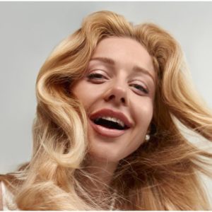 38-летняя Кароль поразила новым преображением: кардинально сменила стиль и прическу (фото)