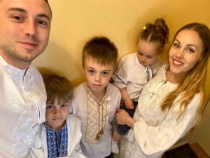 Alyosha заинтриговала поклонников возвращения на Родину: неужели через 1,5 года семья наконец-то будет вместе