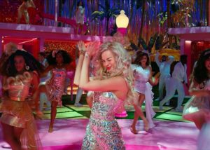 Барби стал самым кассовым фильмом, созданным женщиной