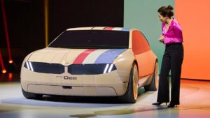 BMW i Vision Dee – концепт автомобиля, способного “перекрашиваться” прямо на ходу
Информация