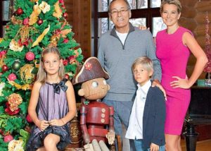 Дочь Андрея Кончаловского и Юлии Высоцкой вышла из комы