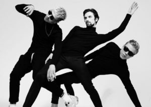 Quest Pistols перевели свой суперхит на украинский