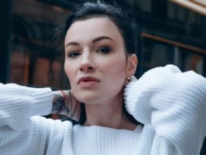 Вечеринка в стиле 90-х: Приходько показала, как отмечала с мужем годовщину брака – собрала все раритеты (фото)