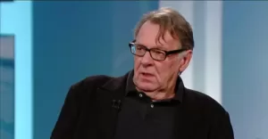 Умер актер фильма “Одинокий рейнджер” Том Уилкинсон