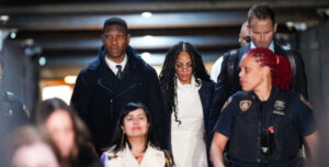 Джонатана Мейджорса, звезду Marvel, признали виновным в нападении на бывшую девушку