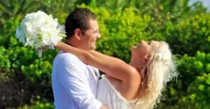 Андраде в День святого Валентина показалась в костюме женщины-кошки, Бужинская вспомнила помолвку