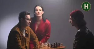 В шоу Нового канала “Хто знає?” Астафьева стала ведущей, а Дантес и Константиновский – капитанами команд