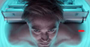 Фильм “Mickey 17” от режиссера “Parasite” отложен до 2025 года