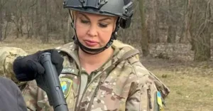 Камалия показалась в военной форме и с оружием в руках