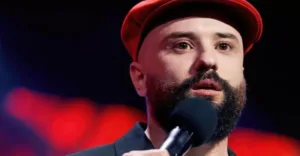 Экс-ведущий “Лиги смеха” Виктор Розовый впервые женился и показал возлюбленную