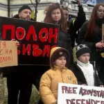 MONATIK с женой и сыновьями вышел на митинг в Киеве в поддержку пленных военных