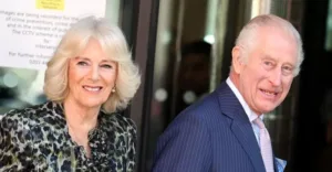 Чарльз III вернулся к работе после реабилитации и посетил центр лечения рака