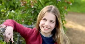 Кейт Миддлтон и принц Уильям в день рождения принцессы Шарлотты показали ее новый портрет