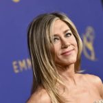 70-летний водитель протаранил ворота дома Дженнифер Энистон: мужчину задержали