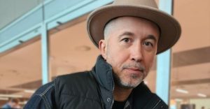 Сергея Бабкина два часа допрашивали в аэропорту Белграда из-за сумки с холостыми патронами