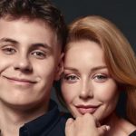 17-летний сын Тины Кароль вручил ей цветы во время концерта во Львове