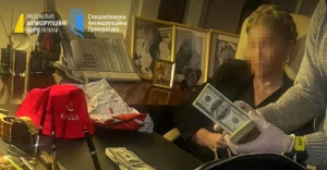 На видео обысков у Тимошенко засветилась панама KALUSH – Олег Псюк отреагировал