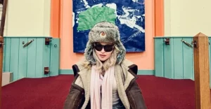 Мадонна опубликовала фото в шапке с гербом СССР