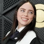 Сенатор-республиканец призывает Билли Айлиш вернуть “Грэмми” после ее речи в защиту иммигрантов