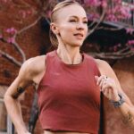 Бегунья Бекс Джентри рассказывает, как она «балансирует» материнство, поддерживая своего партнера и тренировки на ультрамарафоне (эксклюзивно)