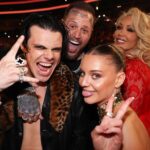 Лучшие закулисные фотографии с церемонии вручения премии «Грэмми» 2026 года: моменты, которые вы не видели на камеру, от Биберов до Bad Bunny и не только