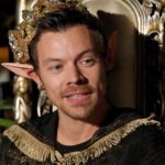 Почему Гарри Стайлс смеялся на похоронах своей бабушки, несмотря на признание, что «это кажется таким неуместным»