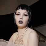 Кажанна после конфликта с Jerry Heil подписала контракт с лейблом Ирины Горовой