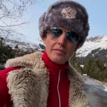 Исполнитель хита You’re Beautiful разозлил украинцев, надев шапку с росскийским гербом