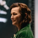 64-летняя актриса и ведущая «Лото Забавы» Лариса Руснак вышла на подиум Недели моды в Париже