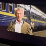 Шону Пенну в Украине подарили “Оскар” из стали поврежденного вагона