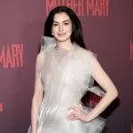 Энн Хэтэуэй одела платье украинского бренда для премьеры фильма в Нью-Йорке