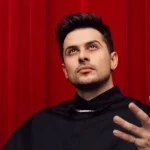 Игорь Кондратюк объявил нового ведущего “Караоке на майдане”