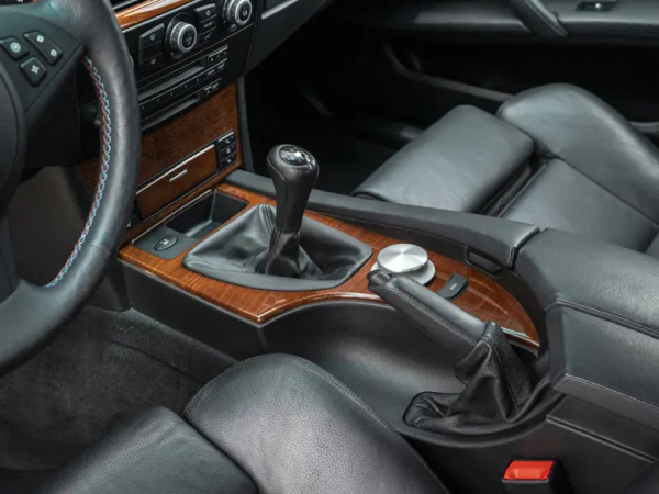 Задняя часть BMW M5 E60 S85 V10 и выхлопная система